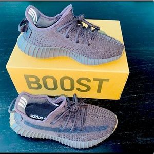 Yeezy Boost 350 V2. Cinder. Size 6.